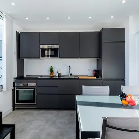 Chic With Great Terrace