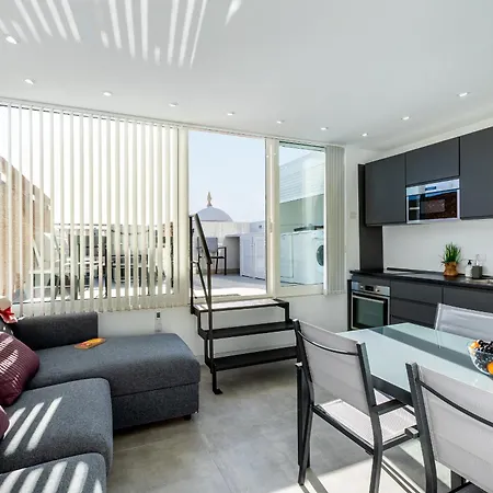 Chic With Great Terrace Апартаменты